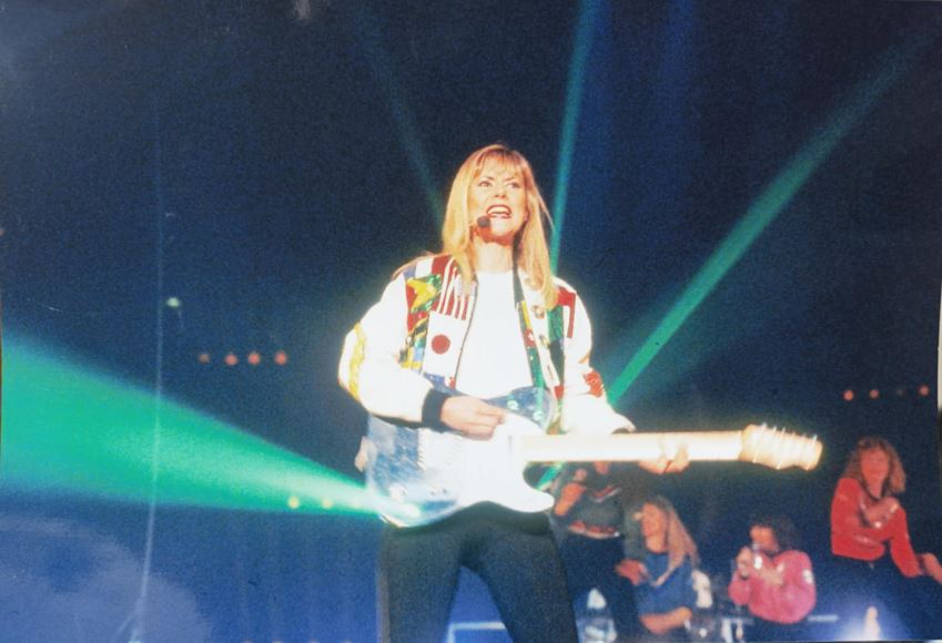 DO BERCY 93 GUITATRE LASER.jpg