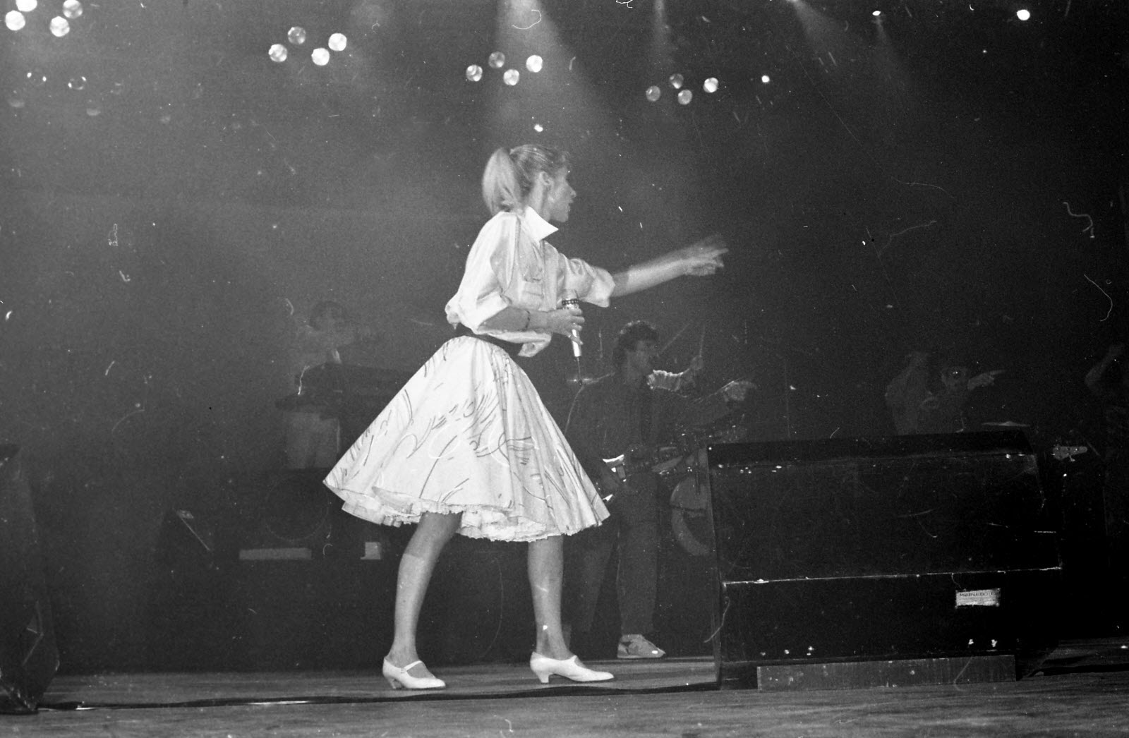 concert-de-dorothee-a-l-auditorium-le-31-janvier-1987-ref-planche-16247-16248-photo-d-archives-le-progres-1765649906.jpg